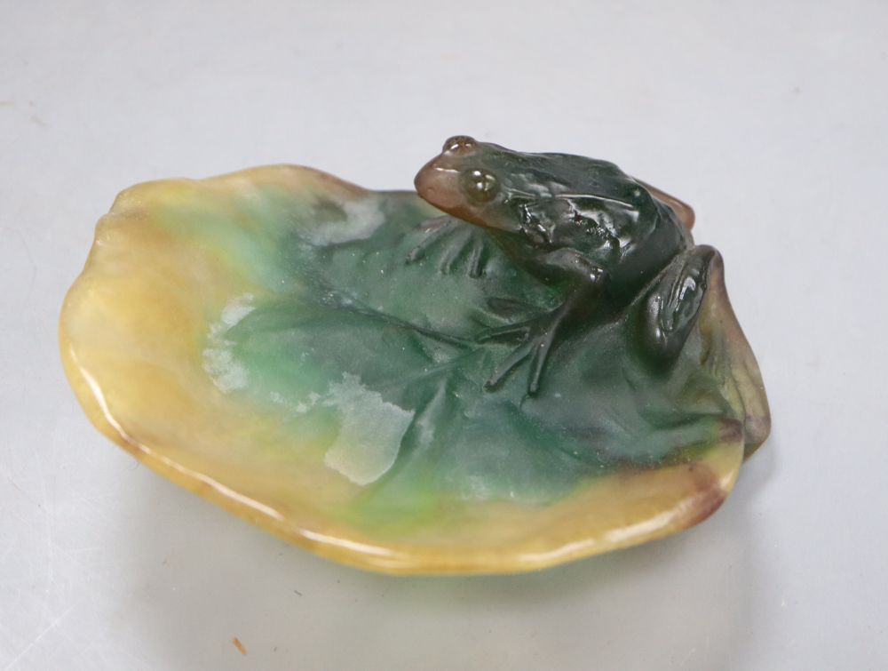 A Daum pate de verre frog tray, length 15cm